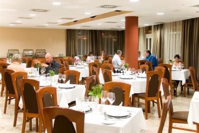 Restaurant im Airport Hotel Budapest - 4* Hotel am Flughafen - ✔️ Airport Hotel Budapest**** - Günstiges Hotel mit kostenlosem Transport vom Flughafen