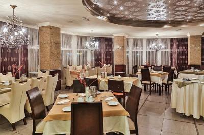 Restaurant in Hajduszoboszlo im Wellness- und Thermal Hotel Apollo - ✔️ Hunguest Apolló Thermal Hotel**** Hajdúszoboszló - Kur- und Thermalhotel Apollo