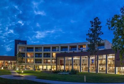 Herausragendes neue Wellnesshotel mit Panorama Azur Premium - Azúr Prémium Hotel***** Siófok - neues Wellnesshotel mit Ausblick auf den Plattensee