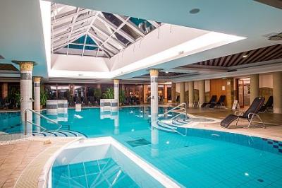 Hotel Aquarell - Schwimmbad im Wellness Hotel in Cegled - Wellness- und Kurhotel in Cegled, Ungarn - Hotel Aquarell**** Cegléd - Aquarell Wellnesshotel in Cegled, Ungarn