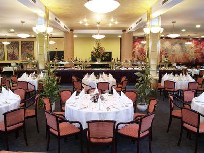 Restaurant mit ungarischen und internationalen Spezialitäten im Grand Hotel Hungaria Budapest - Hotelreservierung Budapest - ✔️ Danubius Hotel Hungaria City Center**** Budapest - Grand Hotel Hungaria Budapest am Ostbahnhof