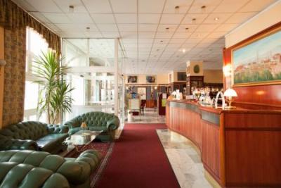 Urlaub in Ungarn - Rezeption des Pannonia Hotels Sopron - Pannonia Hotel Sopron - Angenehmes Hotel in Sopron zu günstigen Preisen mit Wellnessdienstleistungen