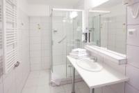 Billige Unterkunft im Zentrum von Sopron, mit Wellnessdienstleistung, Badezimmer im Hotel Pannonia