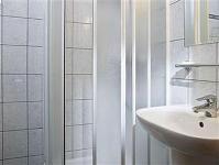 Business Hotel Jagello - Badezimmer mit Dusche im Hotel in Budapest
