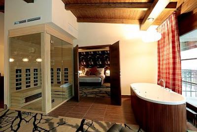 Suite mit Jacuzzi und Sauna im Cascade Hotel in Demjen für die sich nach Luxus sehnenden Gäste - Cascade Resort Spa Hotel Demjen**** - preisgünstiges Spa und Wellness Hotel Cascade in Demjen