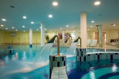 Wellness-Schwimmbad von CE Plaza für romantisches Wellness-Wochenende - Ce Plaza**** Siófok Balaton - Plattensee - billiges CE Plaza Hotel 