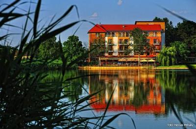 Corvus Aqua Hotel Gyoparosfurdo 4* - Thermalhotel mit Preisnachlass - ✔️ Corvus Aqua Hotel**** Gyopárosfürdő - Günstiges Wellnesshotel mit Halbpension in Oroshaza