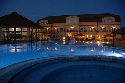 Last-Minute-Wellness-Wochenende in Cserkeszolo mit Halbpension - ✔️ Aqua Spa Hotel**** Cserkeszőlő - Spa Wellness Hotel in Cserkeszölö mit günstigerem Preis