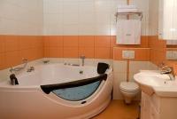 Doppelzimmer mit Jacuzzi in Cserkeszolo im Hotel Aqua Spa