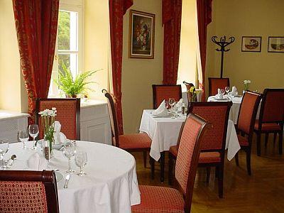 Ungarn Schloßhotel Gróf Degenfeld Tokaj - Elegantes Restaurant - ✔️ Grof Degenfeld Kastelyszallo**** - Schlosshotel Graf Degenfeld in Tarcal, Ungarn