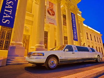 Fahrt mit einer eleganten Limousine - spezielle Dienstleistung im City Hotel Szeged - Hotel City Szeged - 3-Sterne Zentrum Hotel in Szeged