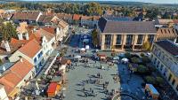 3-Sterne-Hotel Irottkö in Köszeg - von der Terrasse öffnet ein wunderschönes Panorama auf den Hauptplatz