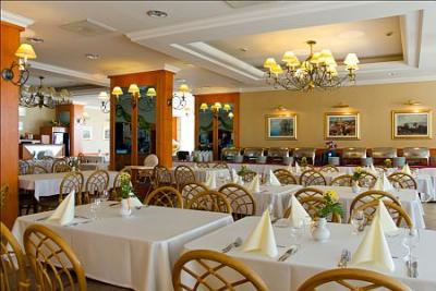 Hotel Marina-Port 4* ausgezeichnetes Restaurant in Balatonkenese - ✔️ Hotel Marina Port**** Balatonkenese - 4-Sterne Wellnesshotel am Plattensee