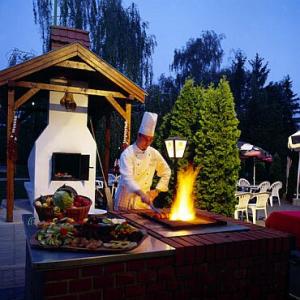 Grill Garten im Hotel Nagyerdö in Debrecen - ✔️ Hotel Nagyerdő*** Debrecen - Thermalhotel in Debrecen