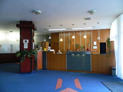 Kurhotel in Debrecen - Hotel Nagyerdö - Rezeption - ✔️ Hotel Nagyerdő*** Debrecen - Thermalhotel in Debrecen