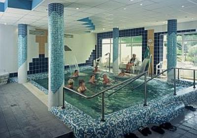 Schwimmbecken mit Thermalwasser im Hotel Nagyerdö in Debrecen - ✔️ Hotel Nagyerdő*** Debrecen - Thermalhotel in Debrecen
