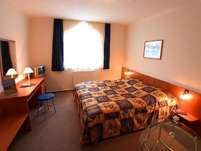 Hotel Platan in Szekesfehervar - Doppelzimmer mit Sonderpreisen in Ungarn - ✔️ Hotel Platan Szekesfehervar - 3 Sterne Hotel in Szekesfehervar