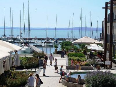 Mediterraner Garten im Hotel Golden Resort in Balatonfüred - ✔️ Hotel Golden Lake**** Balatonfüred - Wellnesshotel direkt am Plattensee