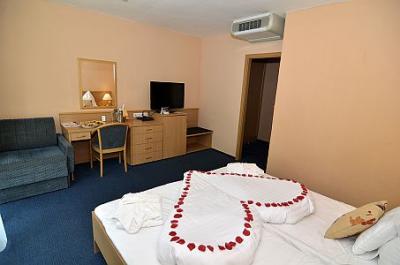 Wellnesshotel Sungarden in Siofok Plattensee - Elegantes Zweibettzimmer mit wunderschönem Panorama am Balaton - ✔️ Hotel Sungarden**** Siofok - Günstige Wellnesshotel in Siofok, Plattensee
