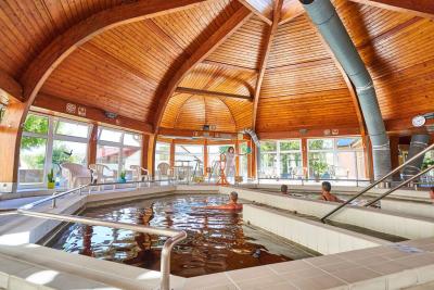 Spa Kurpakete in Hajduszoboszlo - Thermalbecken im Wellness- und Kurhotel - Hungarospa - ✔️ Hungarospa Thermal Hotel*** Hajdúszoboszló - Billige Thermen Hotel in Ungarn