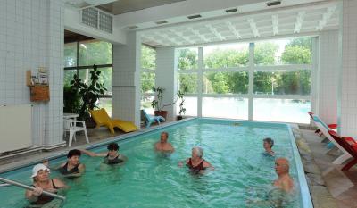 Schwimmbad im Hotel Hoforras Hajduszoboszlo - ✔️ Hotel Hőforrás Hajdúszoboszló - Thermalhotel 500 m vom städtischen Heilbad