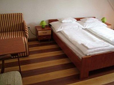 Juniperus Park Hotel - Günstige Doppelzimmer in Kecskemet - Juniperus Park Hotel Kecskemet - Hotel-Sonderangebote in Kecskemét nah zur Fabrik Merzedes-Benz