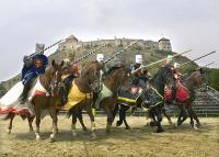 Sümeger Ritterspiele und Programmangebote in der Nähe vom Hotel Kapitany und von der Burg in Sumeg