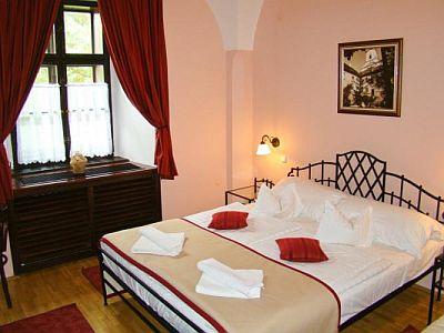 Hotel Klastrom - elegantes Doppelzimmer in Györ - Hotel Klastrom Györ - Günstiges Schlosshotel mit Halbpension im Zentrum von Györ
