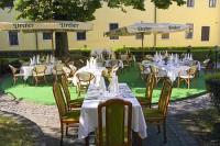 Hotel Klastrom - Café im Innenhof in ruhigen Atmosphäre, im Zentrum von Györ