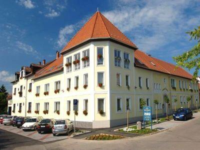 Hotel Korona Eger mit Wellnessleisten zum günstigen Preis in Eger - ✔️ Hotel Korona**** Eger - günstiges Wellnesshotel im Zentrum von Eger