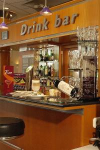Drink Bar vonIbis Styles Budapest City - Duna Hotel Online Reservierung - Mercure Donau - ✔️ Ibis Styles Budapest City*** - Hotel mit Aussicht auf die Donau