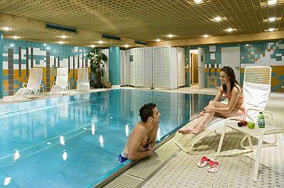 Schwimmbad im Hotel Korona Budapest - Mercure Hotel Budapest - ✔️ Hotel Mercure Budapest Korona**** - 4 Sterne Hotel in Budapest