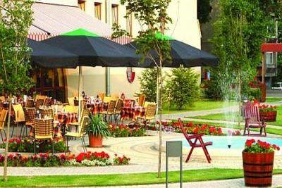 Garten im 4-Sterne-Castrum Hotel Szekesfehervar - ✔️ Castrum Hotel**** Szekesfehervar - 4 Sterne Hotel in Szekesfehervar