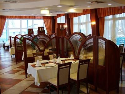 Restaurant in der Pension Amstel Hattyu - Györ - Westungarn - ✔️ Amstel Hattyú Győr**** - Günstiges Gasthaus im Zentrum von Győr in der Nähe des Thermalbades