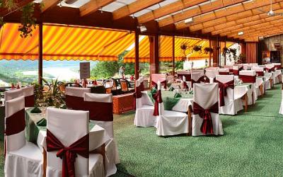 Elegantes Restaurant mit Flusspanorama in der Nähe von Budapest - ✔️ Silvanus**** Hotel Visegrad - Wellnesshotel mit Sonderangeboten im Donau-Knie in Visegrad mit Panoramablick auf die Donau